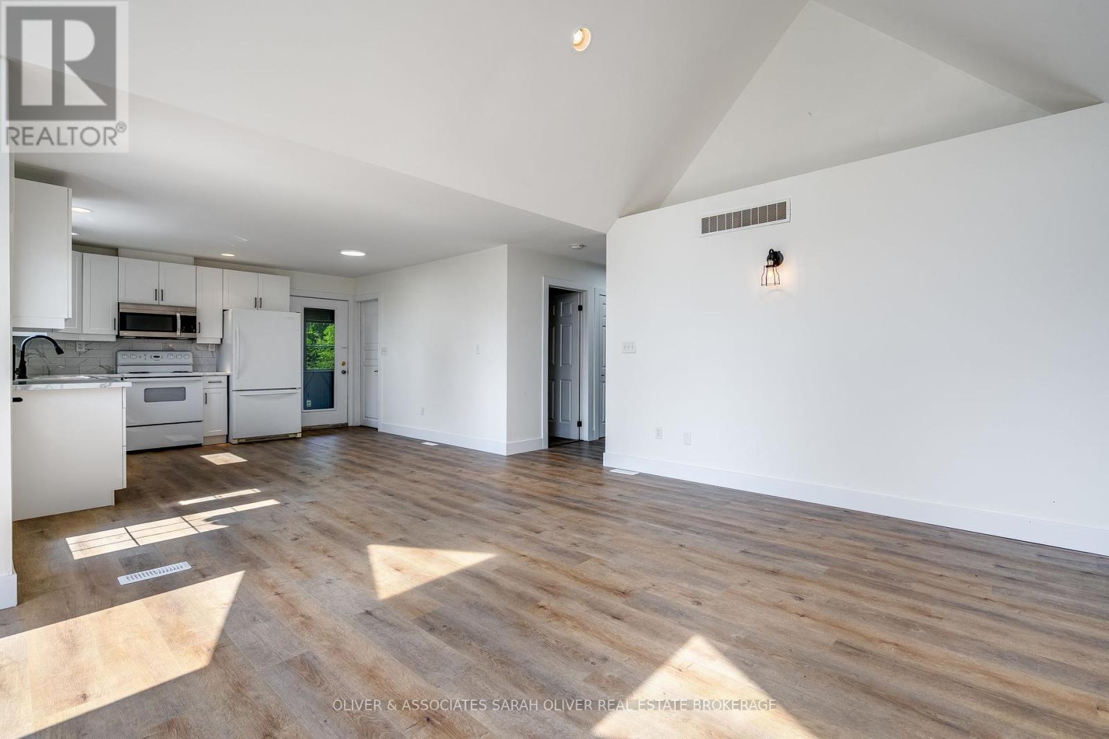 271 Cotterie Park, Leamington, Ontario  N0P 2P0 - Photo 8 - X12166069