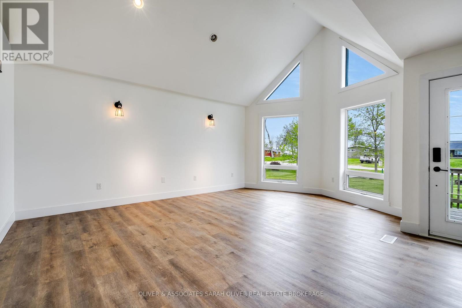 271 Cotterie Park, Leamington, Ontario  N0P 2P0 - Photo 4 - X12166069