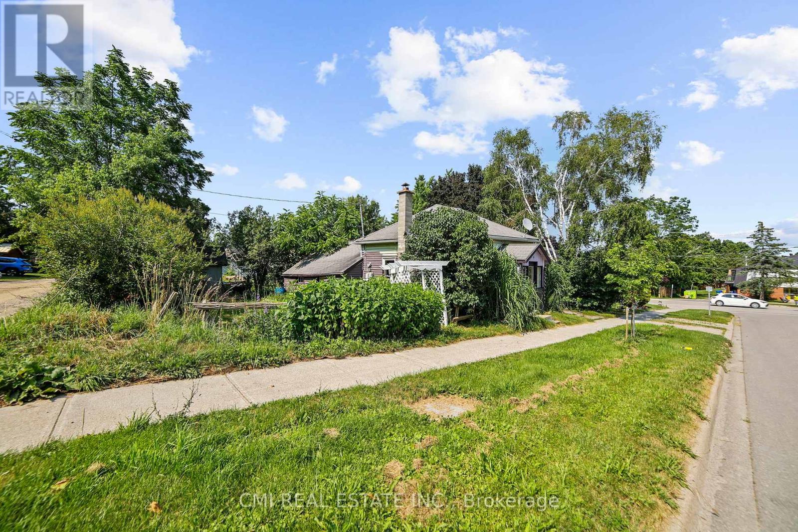 120 Second Avenue E, Shelburne, Ontario  L0N 1S1 - Photo 4 - X12353022