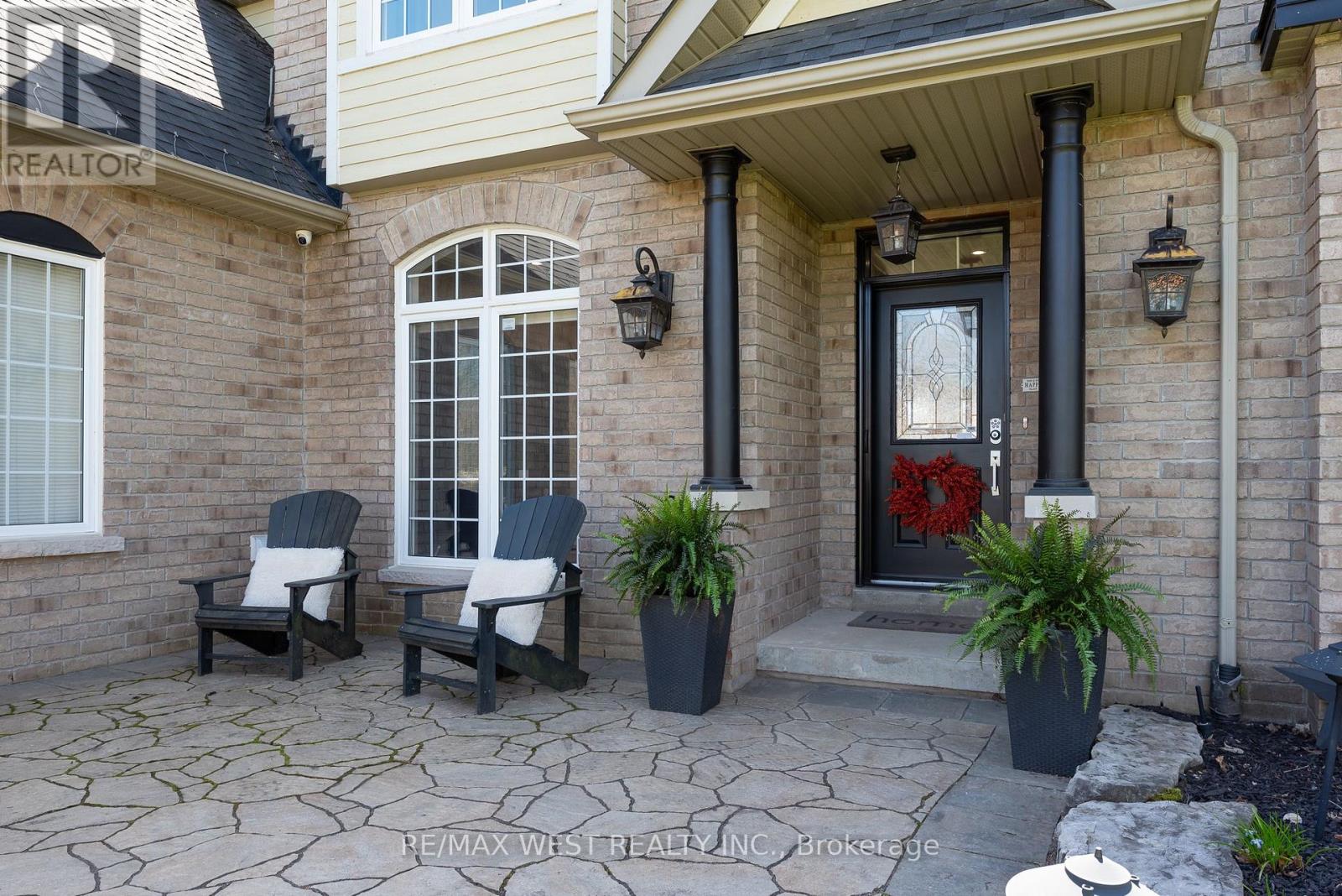 Property at 252 MAIN STREET image 3