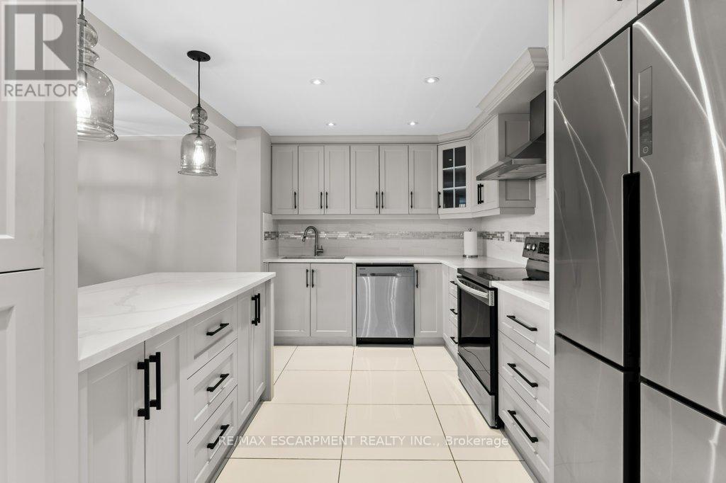 305 - 40 Harrisford Street, Hamilton, Ontario L8K 6N1 - Photo 12 - X12353079