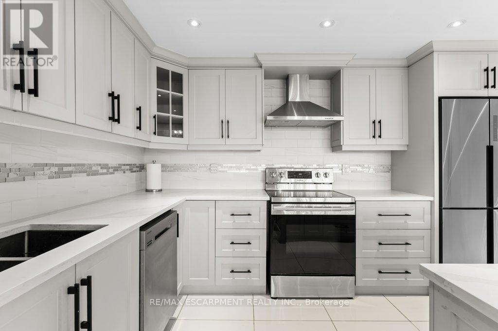 305 - 40 Harrisford Street, Hamilton, Ontario L8K 6N1 - Photo 13 - X12353079