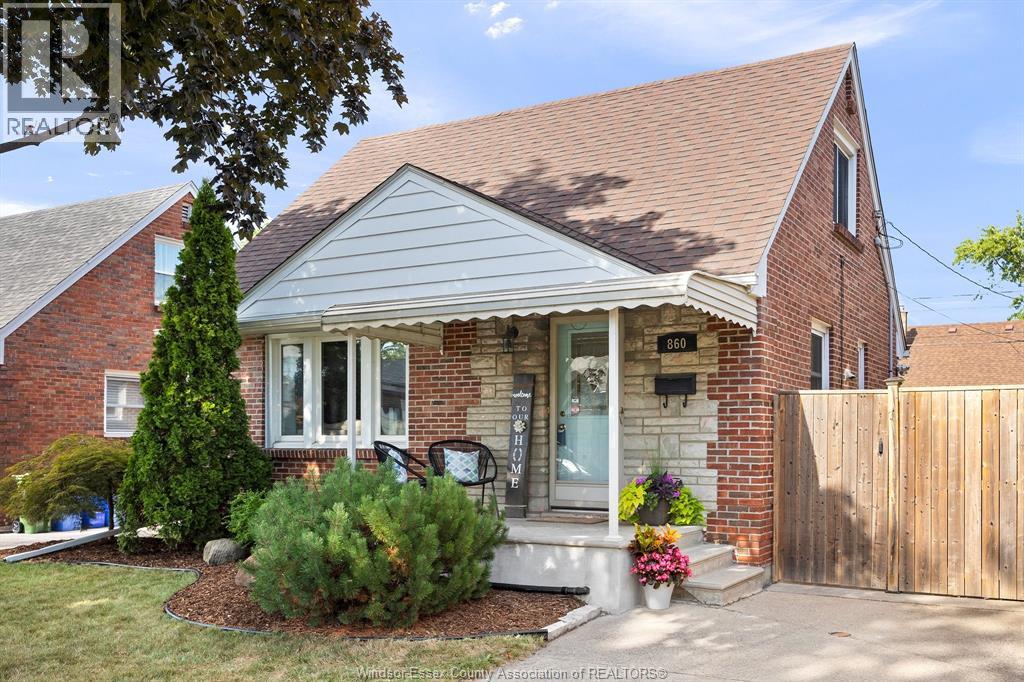 MLS# 25021059: 860 VILLAIRE AVENUE, Windsor, Canada