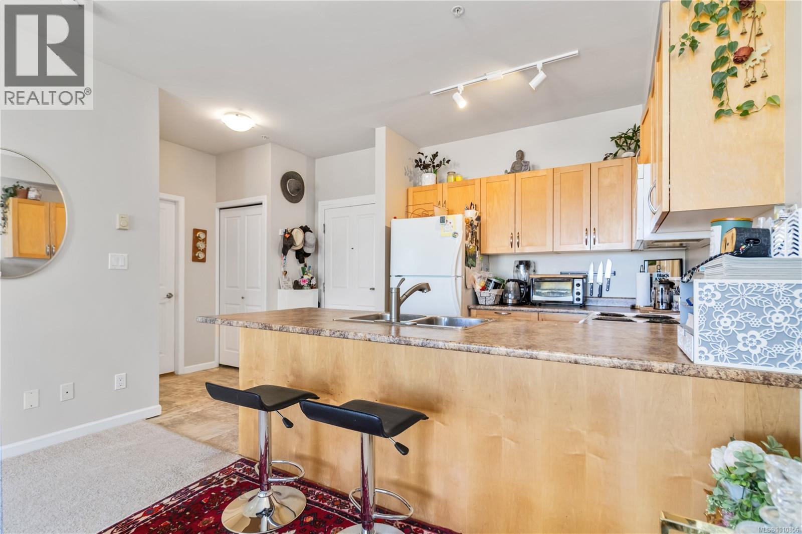 208 1959 Polo Park Crt, Central Saanich, British Columbia  V8M 2K1 - Photo 6 - 1010856