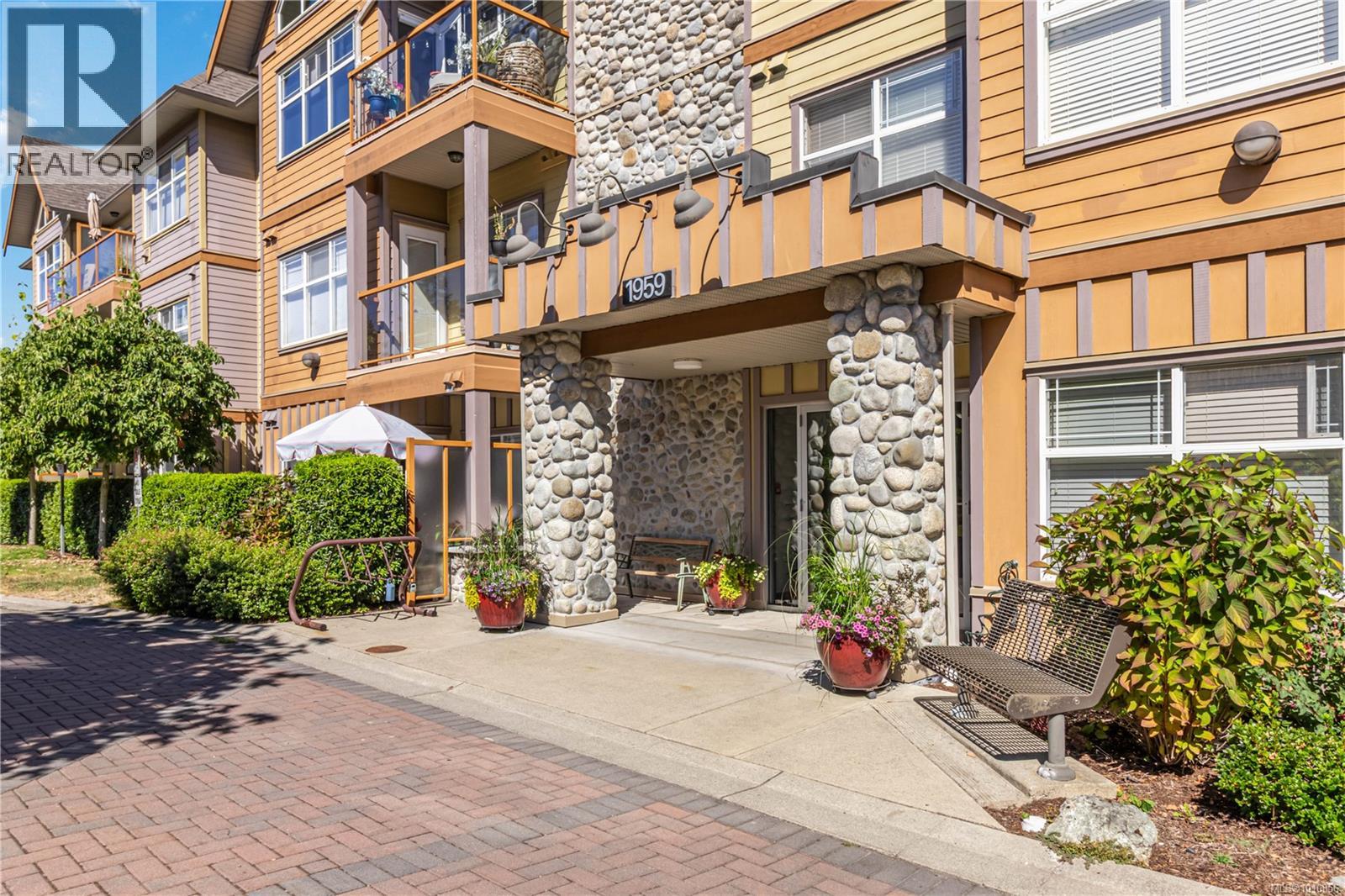 208 1959 Polo Park Crt, Central Saanich, British Columbia  V8M 2K1 - Photo 2 - 1010856