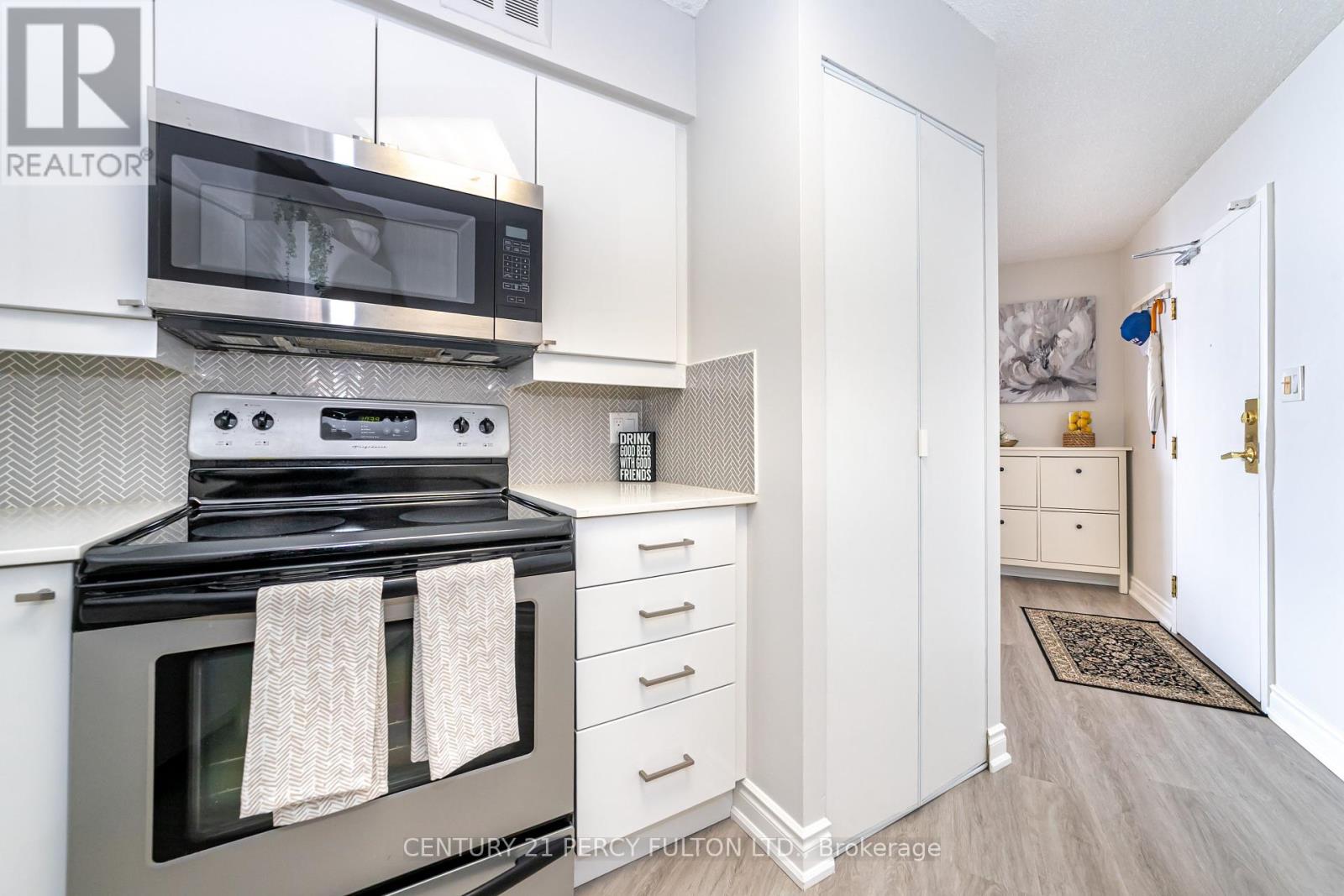 1407 - 270 Queens Quay W, Toronto, Ontario  M5J 2N4 - Photo 10 - C12337841