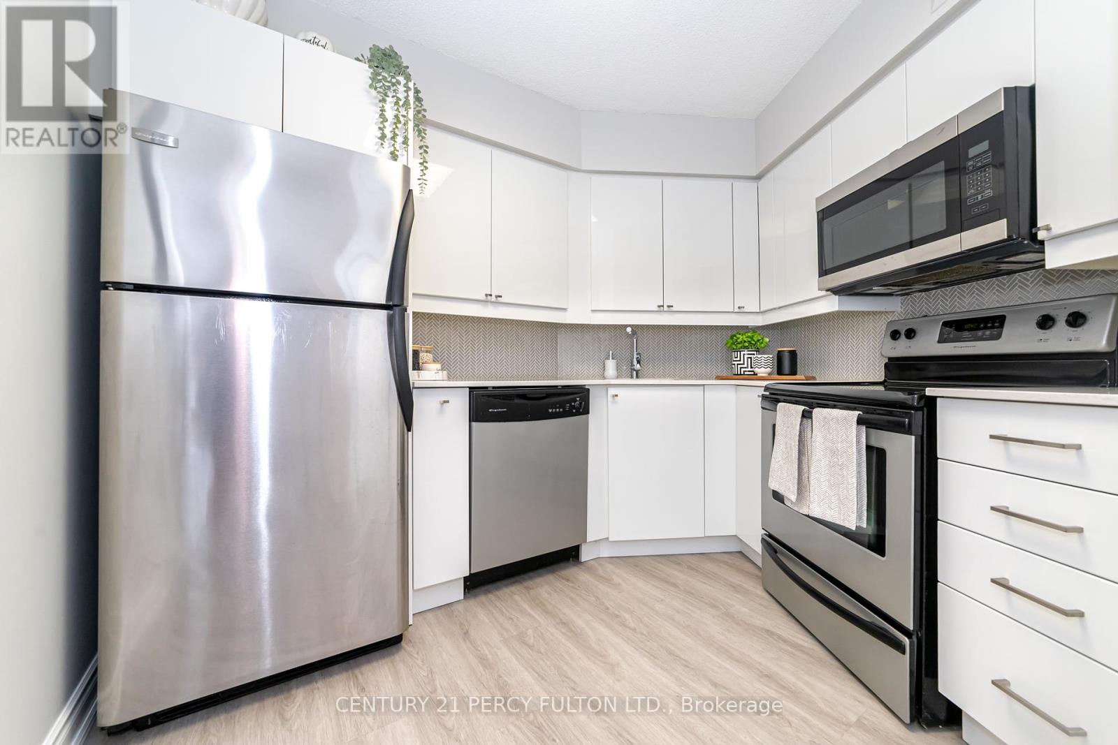 1407 - 270 Queens Quay W, Toronto, Ontario  M5J 2N4 - Photo 8 - C12337841