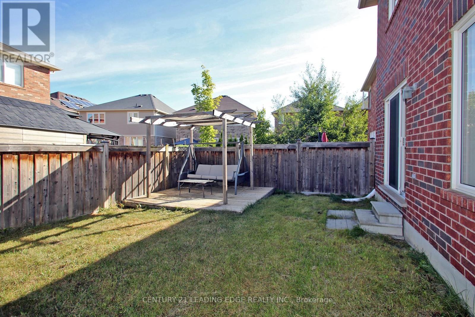 Property at 1810 PARKHURST CRESCENT image 3