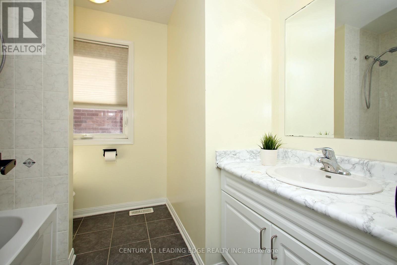 1810 Parkhurst Crescent, Pickering (Duffin Heights), Ontario  L1X 0A8 - Photo 31 - E12353139