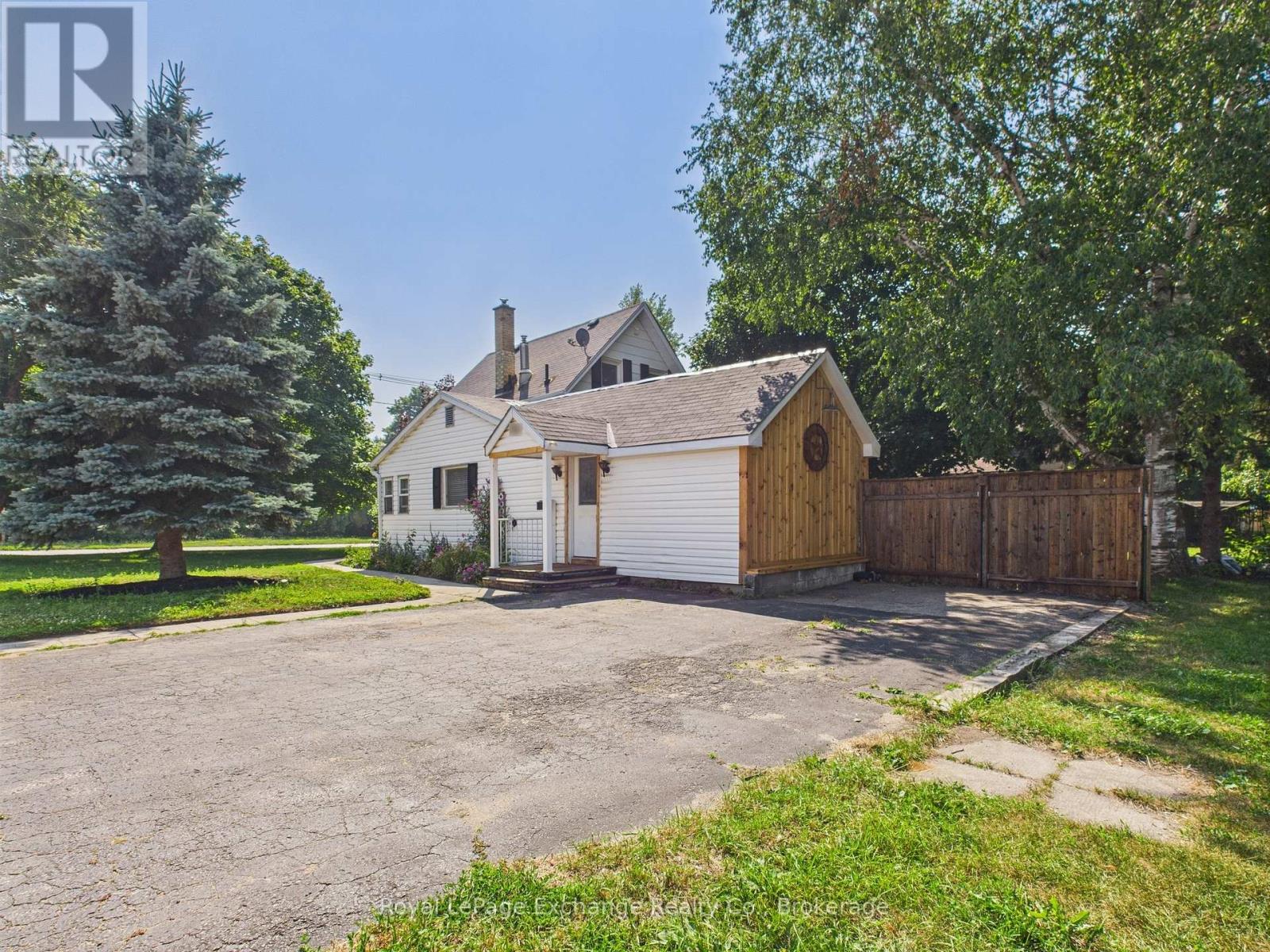 557 Market Street, Saugeen Shores, Ontario  N0H 2C4 - Photo 11 - X12290906
