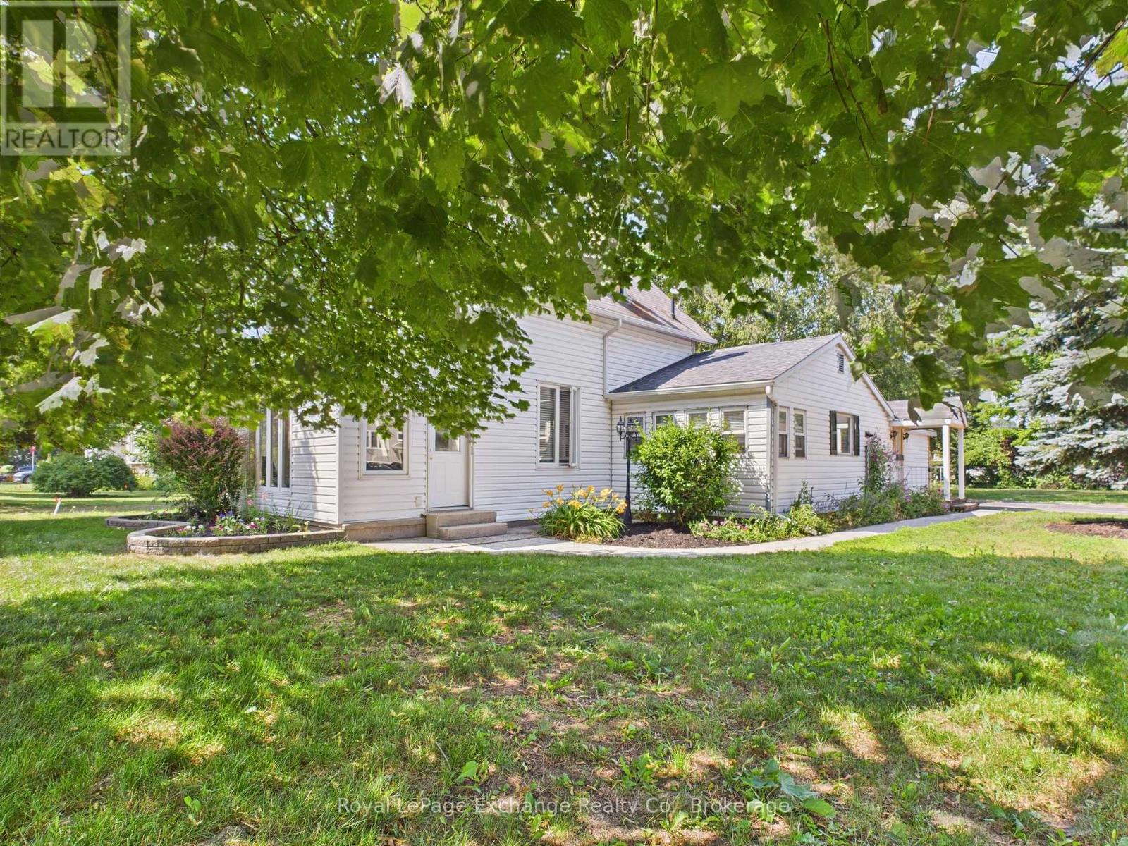 557 Market Street, Saugeen Shores, Ontario  N0H 2C4 - Photo 4 - X12290906