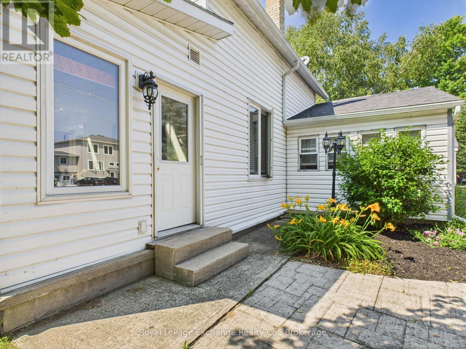 557 Market Street, Saugeen Shores, Ontario  N0H 2C4 - Photo 8 - X12290906
