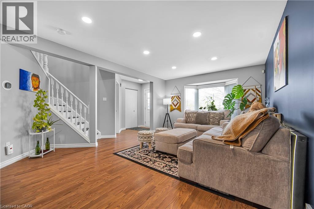 Photo 3 of 32 for 6 Eula White Place