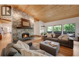 1590 Willow Crescent, kelowna, British Columbia