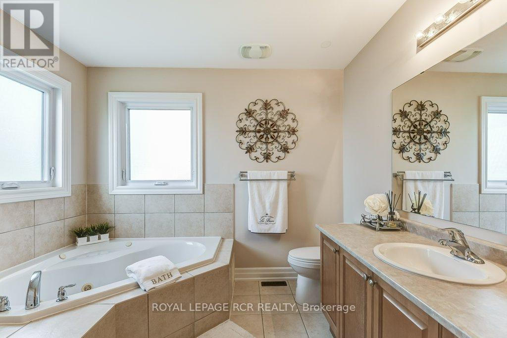42 Mynden Way, Newmarket, Ontario  L3X 3A8 - Photo 25 - N12353122