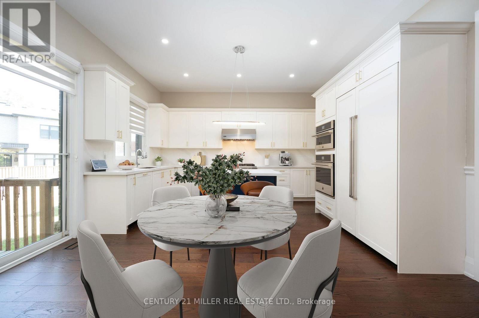 185 Burloak Drive, Oakville, Ontario  L6L 6S7 - Photo 11 - W12353175