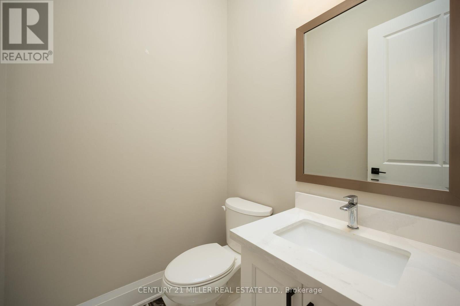 185 Burloak Drive, Oakville, Ontario  L6L 6S7 - Photo 18 - W12353175