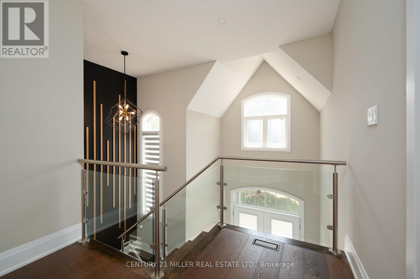 185 Burloak Drive, Oakville, Ontario  L6L 6S7 - Photo 19 - W12353175