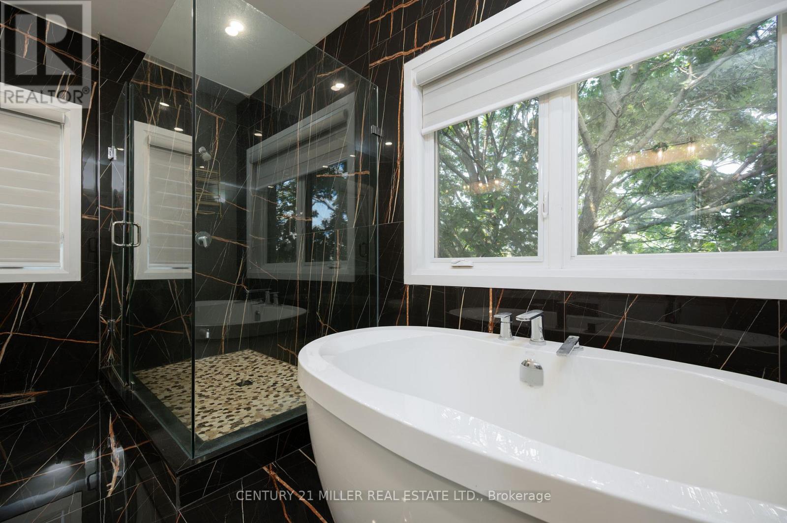 185 Burloak Drive, Oakville, Ontario  L6L 6S7 - Photo 22 - W12353175