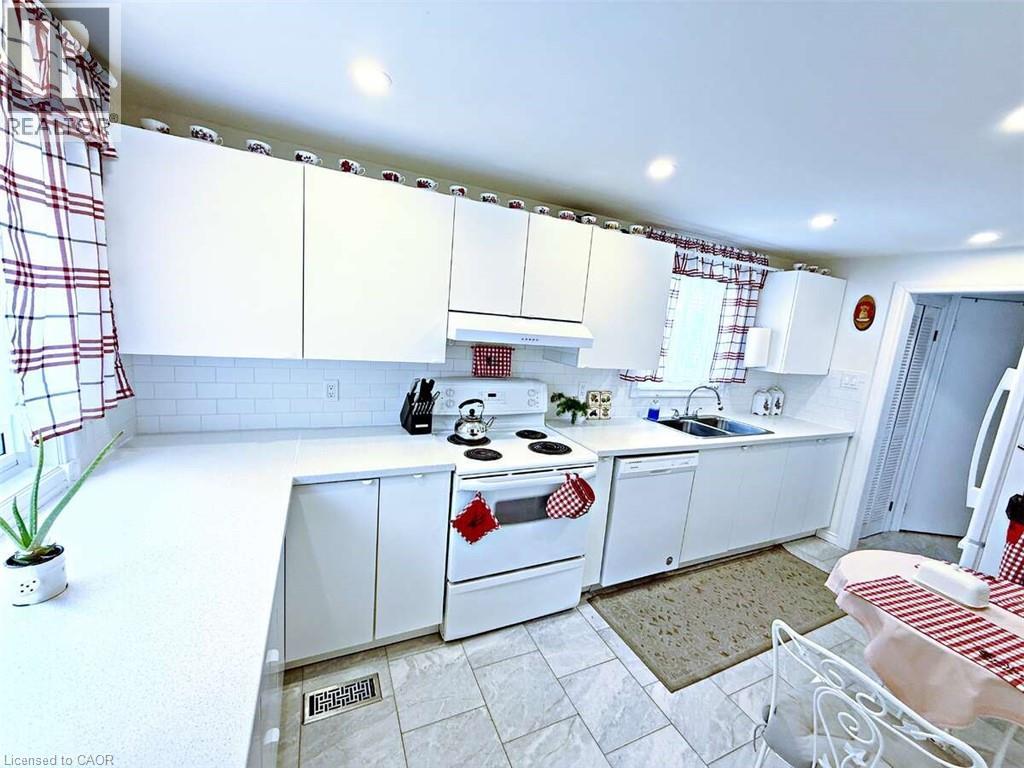 20 Corbett Drive, Barrie, Ontario  L4M 5T2 - Photo 8 - 40752426