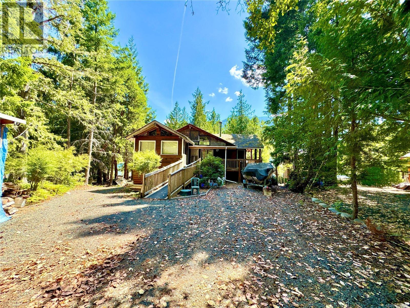 3148 Bay Rd, Qualicum Beach, British Columbia
