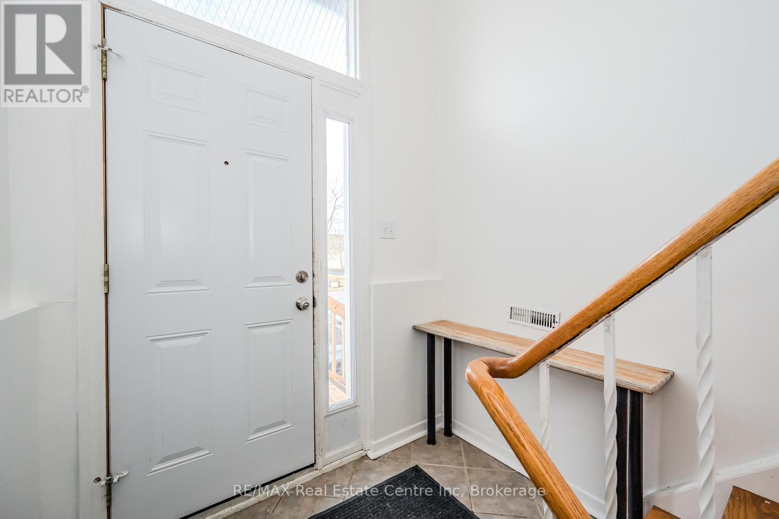Property at 58 CONROY CRESCENT image 3