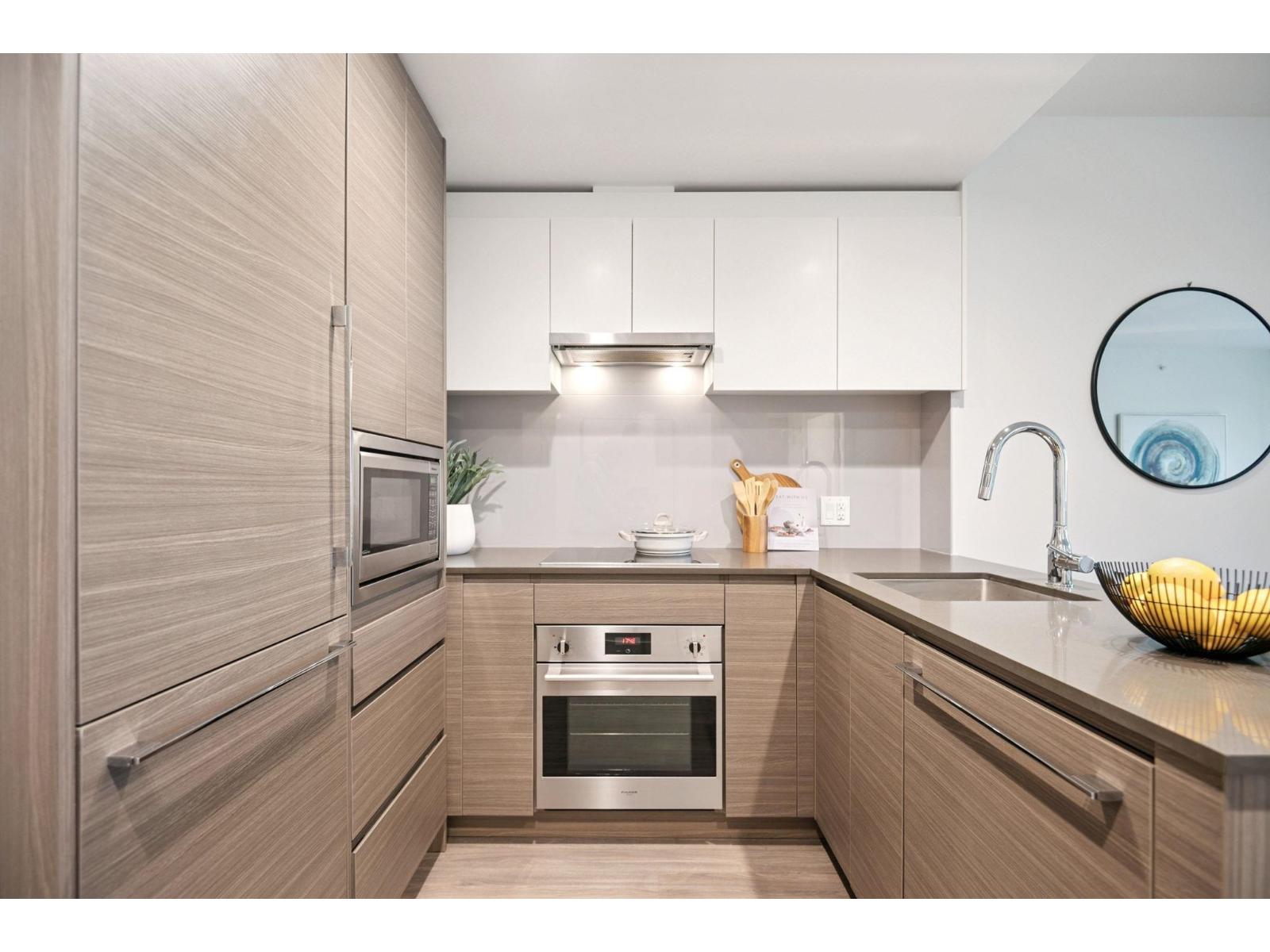 402 13615 Fraser Highway, Surrey, British Columbia V3T 0P7 - Photo 1 - R3038602