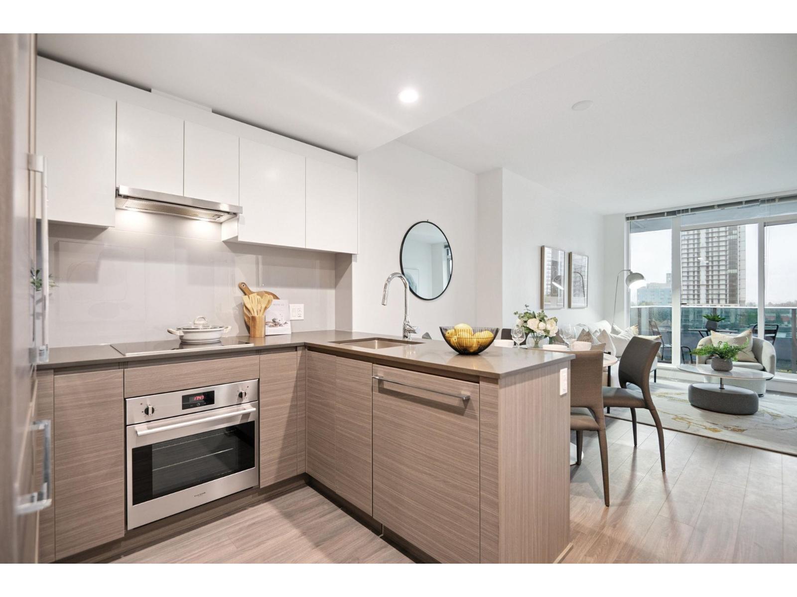 402 13615 Fraser Highway, Surrey, British Columbia V3T 0P7 - Photo 2 - R3038602