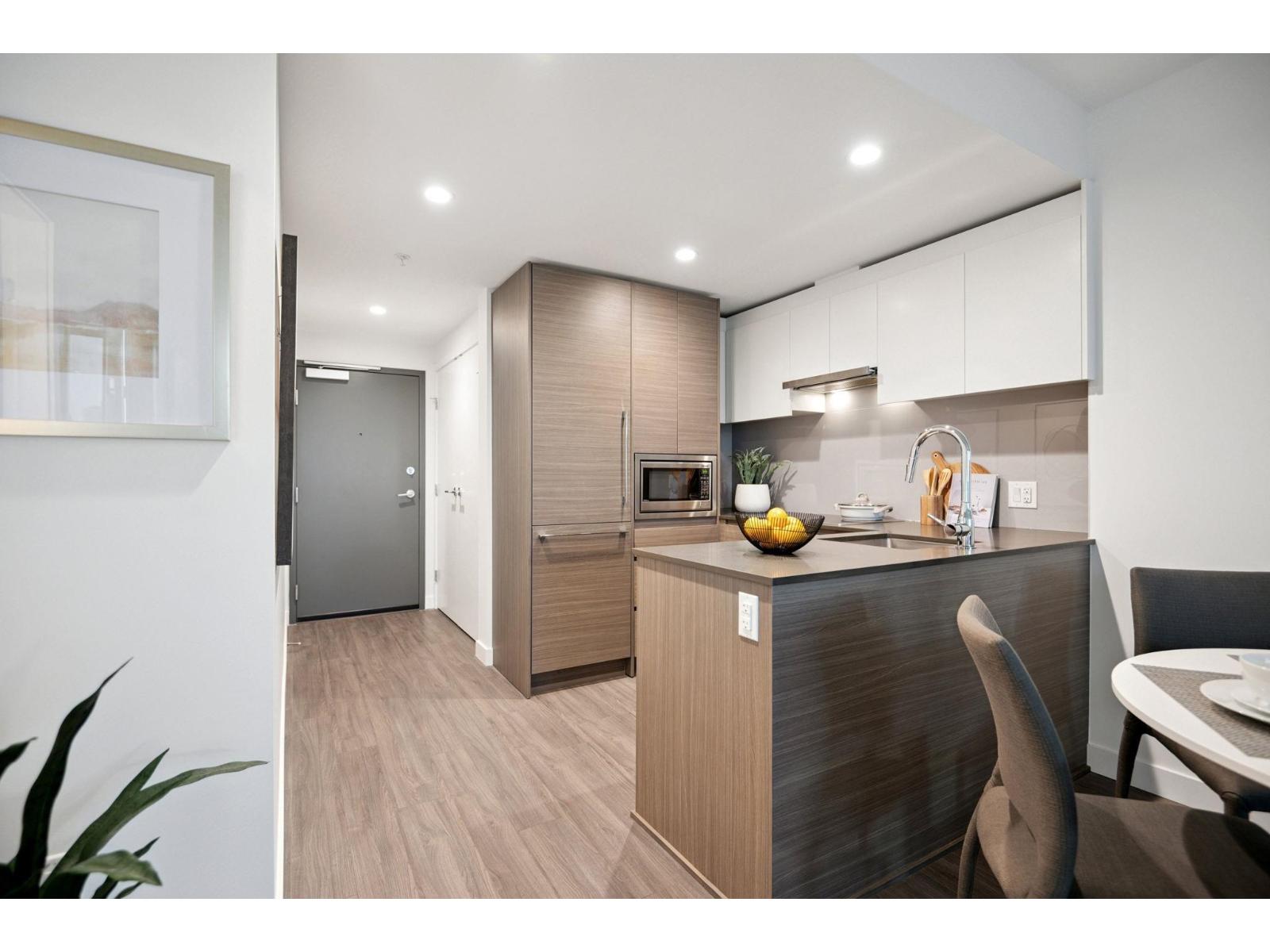 402 13615 Fraser Highway, Surrey, British Columbia V3T 0P7 - Photo 3 - R3038602