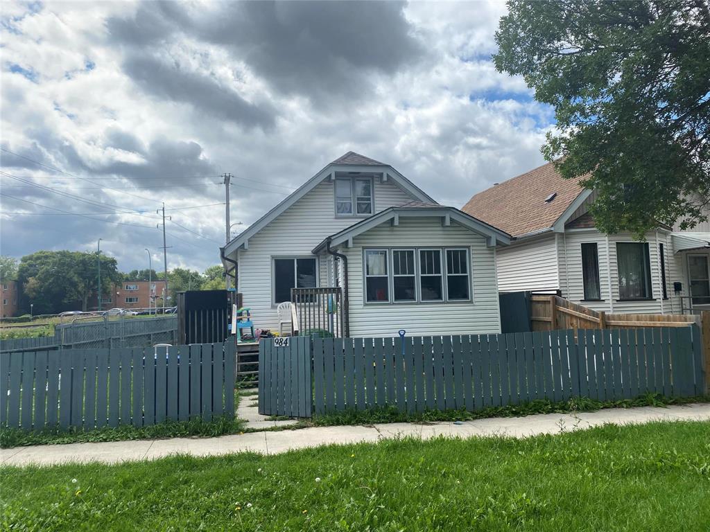 984 Alfred Avenue, Winnipeg, Manitoba  R3X 0V4 - Photo 0 - 202520865