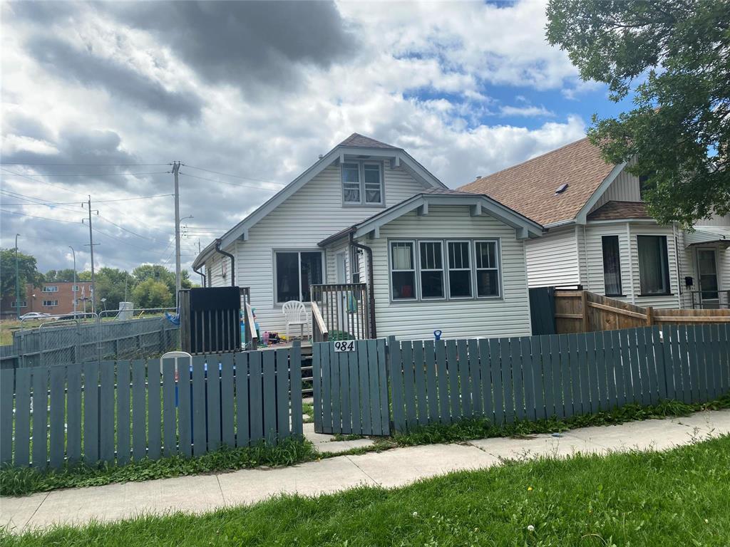 984 Alfred Avenue, Winnipeg, Manitoba  R3X 0V4 - Photo 1 - 202520865
