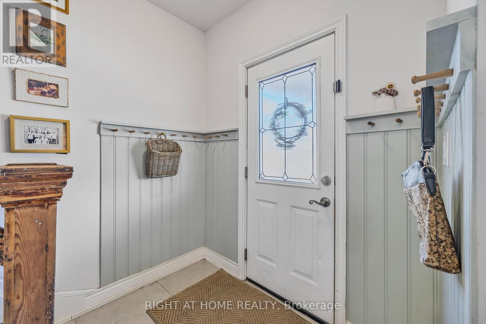 71 Robins Avenue, Hamilton, Ontario  L8H 4N3 - Photo 4 - X12318576