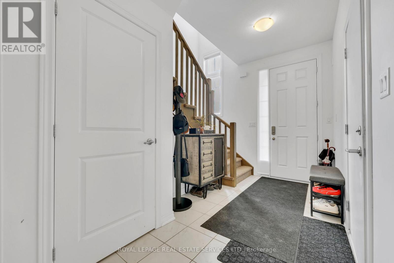 241 Longboat Run, Brantford, Ontario  N3T 5L5 - Photo 8 - X12340368