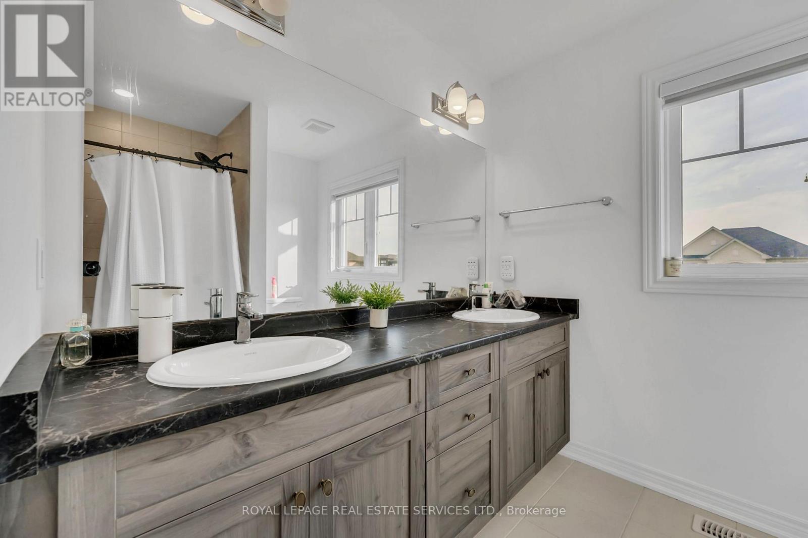 241 Longboat Run, Brantford, Ontario  N3T 5L5 - Photo 35 - X12340368