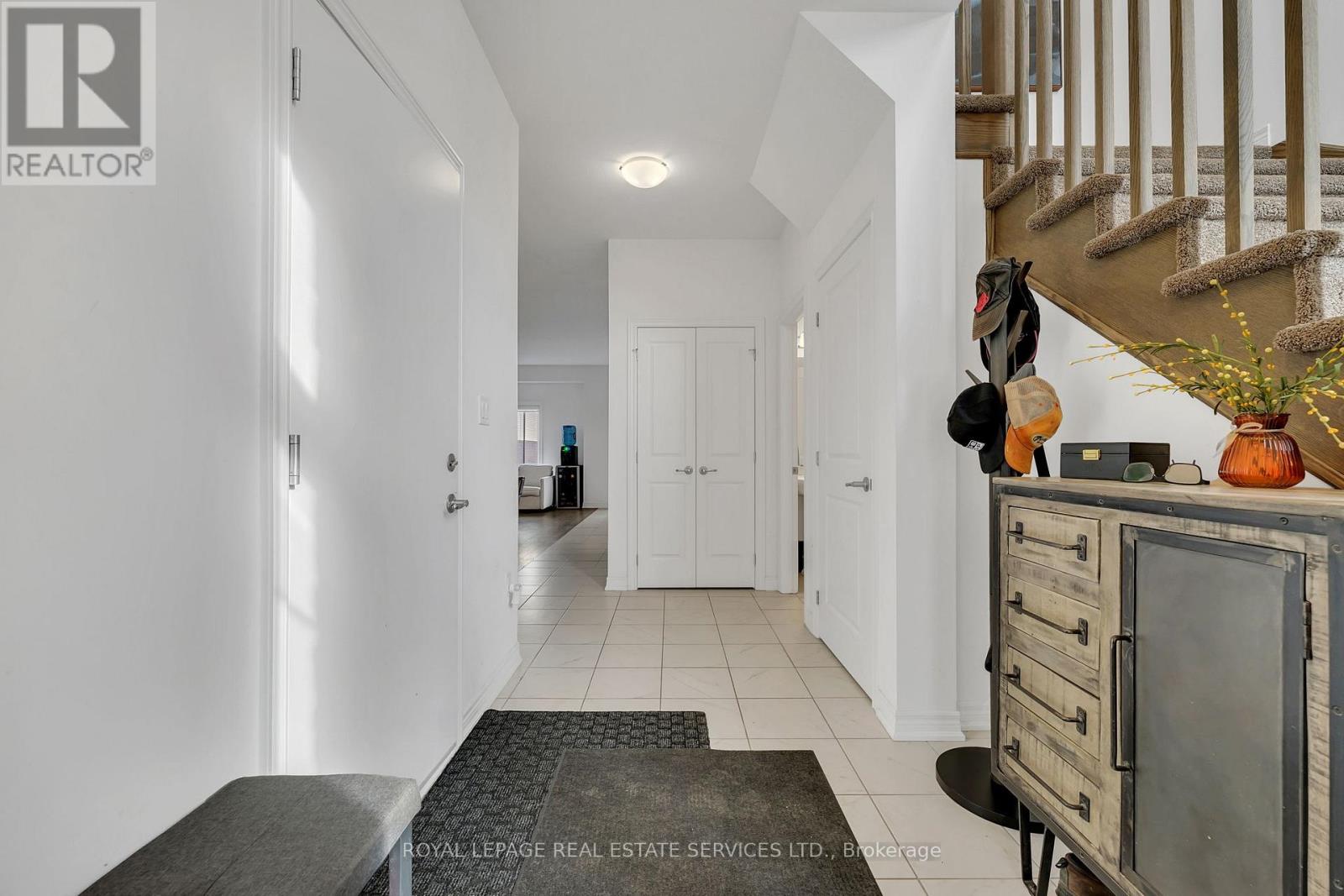 241 Longboat Run, Brantford, Ontario  N3T 5L5 - Photo 9 - X12340368