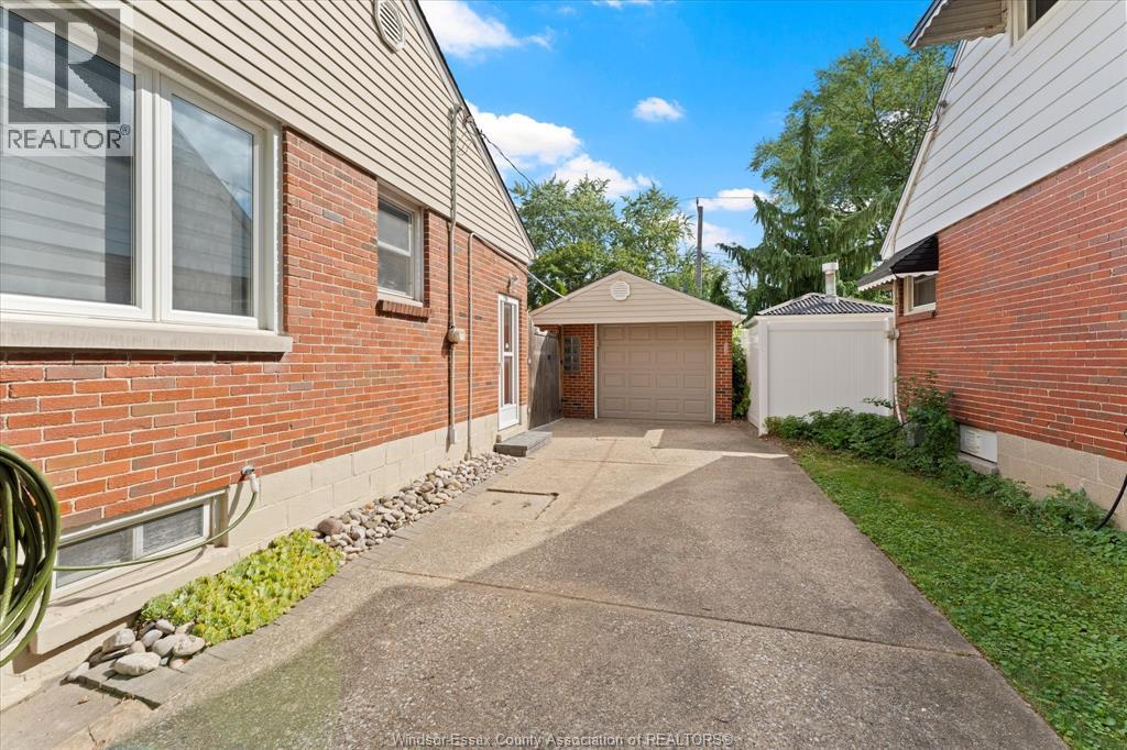 2748 Dandurand, Windsor, Ontario N9E 2E3 - Photo 5 - 25021119