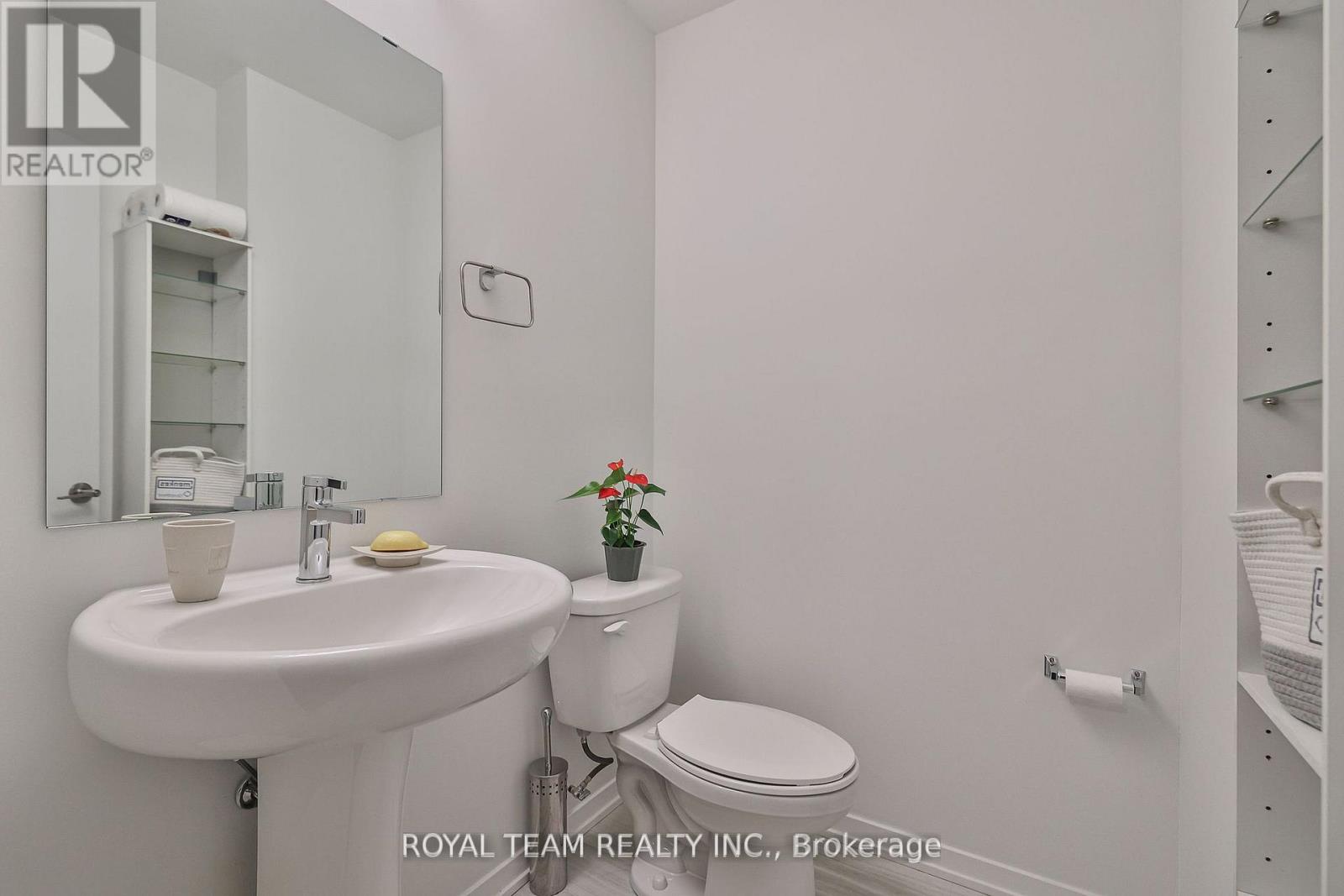 224 - 131 Honeycrisp Crescent, Vaughan, Ontario  L4K 0N7 - Photo 12 - N12353250