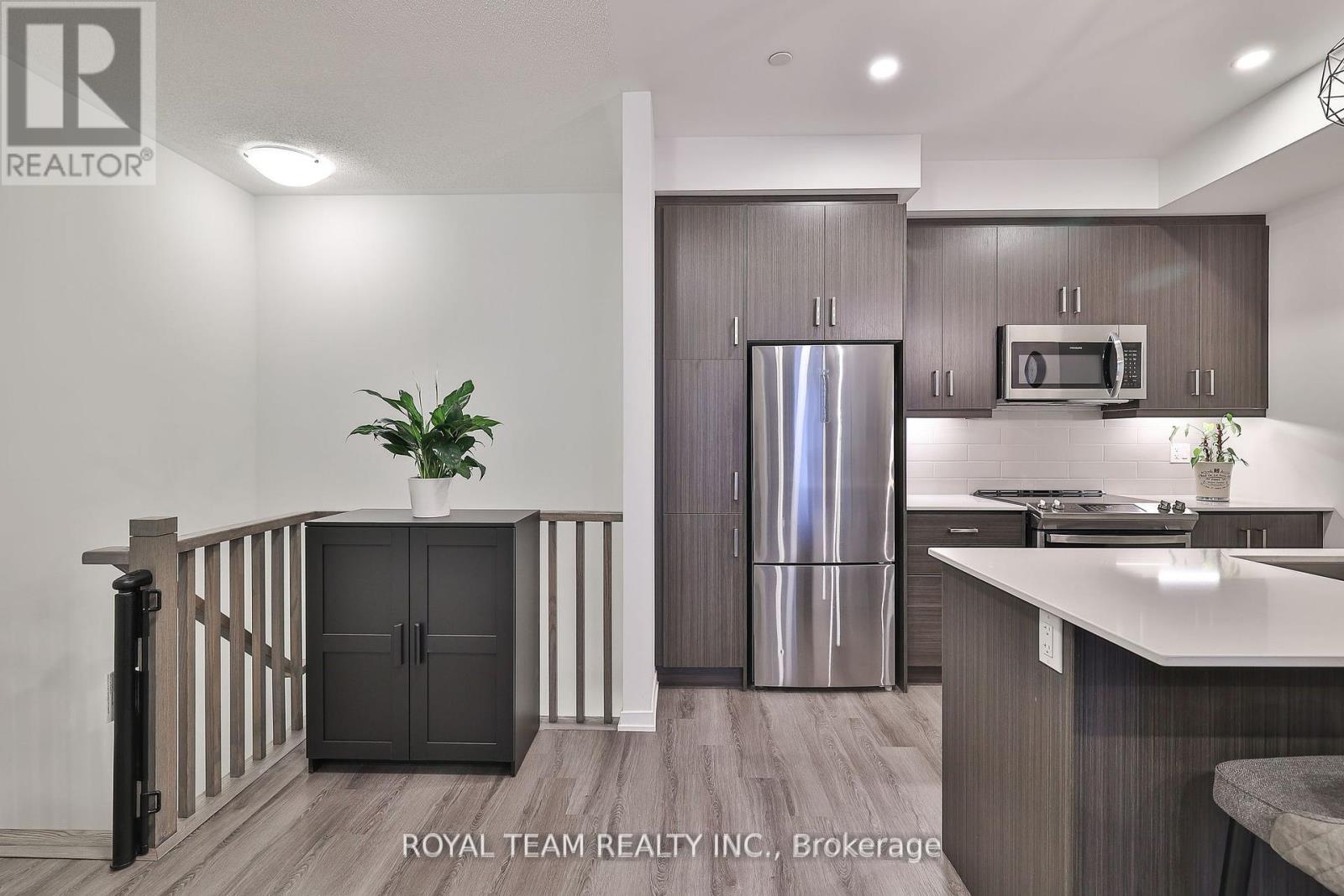 224 - 131 Honeycrisp Crescent, Vaughan, Ontario  L4K 0N7 - Photo 6 - N12353250