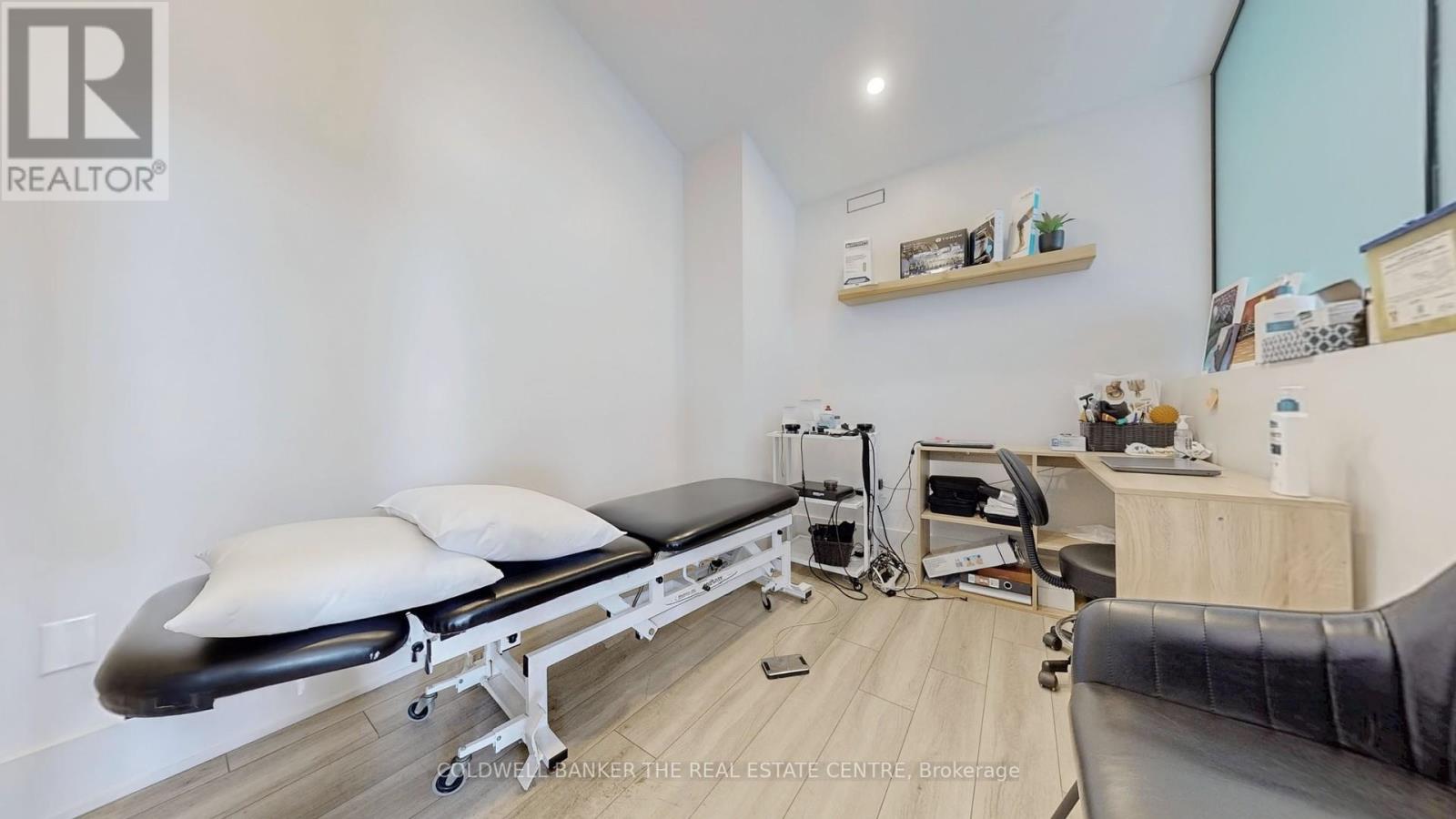 543 The Queensway S, Georgina (Keswick South), Ontario  L4P 2E7 - Photo 17 - N12353255