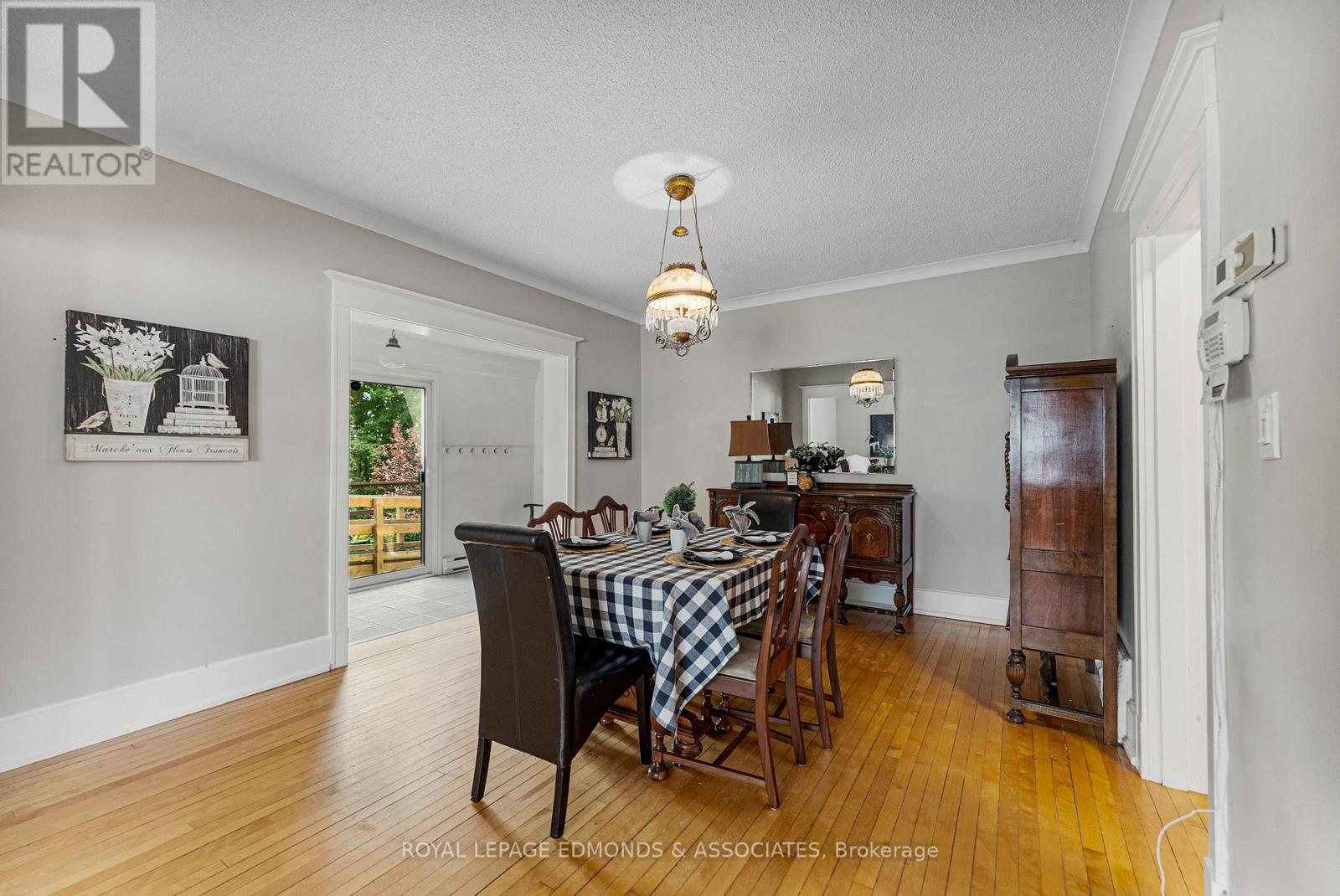 400 Centre Street, Pembroke, Ontario  K8A 1J5 - Photo 12 - X12353305