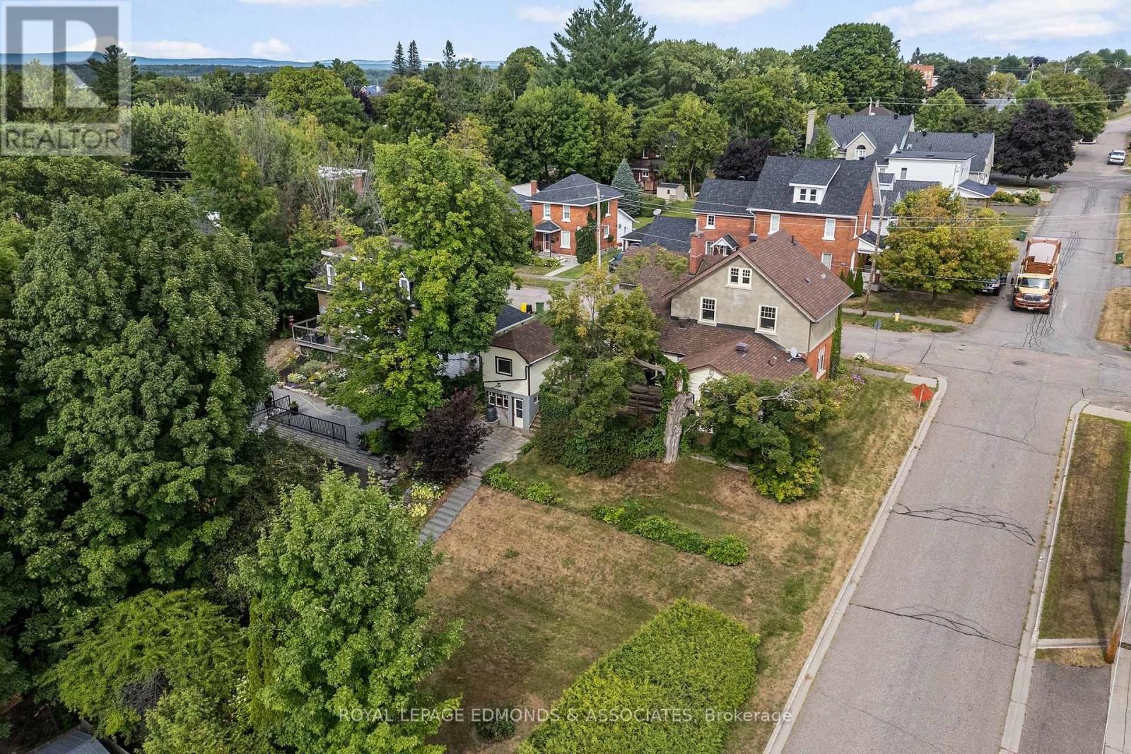 400 Centre Street, Pembroke, Ontario  K8A 1J5 - Photo 38 - X12353305
