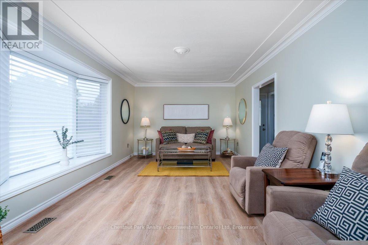 31 Sunset Street, East Gwillimbury, Ontario  L9N 1H1 - Photo 12 - N12178655
