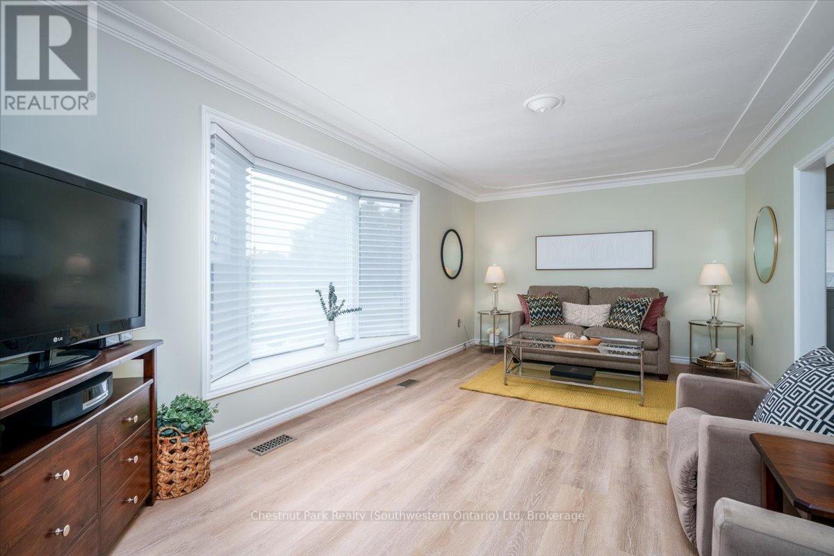 31 Sunset Street, East Gwillimbury, Ontario  L9N 1H1 - Photo 11 - N12178655