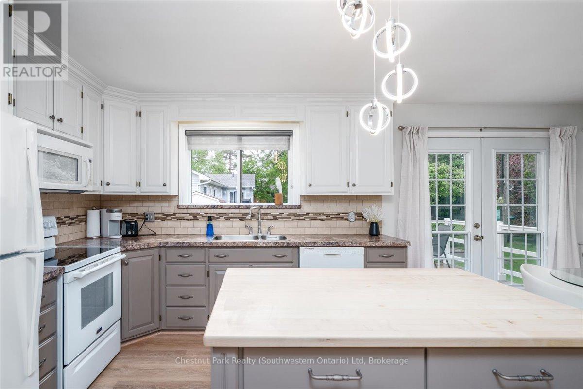 31 Sunset Street, East Gwillimbury, Ontario  L9N 1H1 - Photo 17 - N12178655