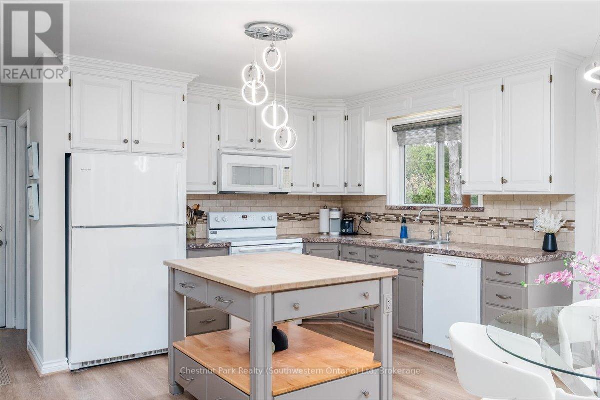 31 Sunset Street, East Gwillimbury, Ontario  L9N 1H1 - Photo 18 - N12178655