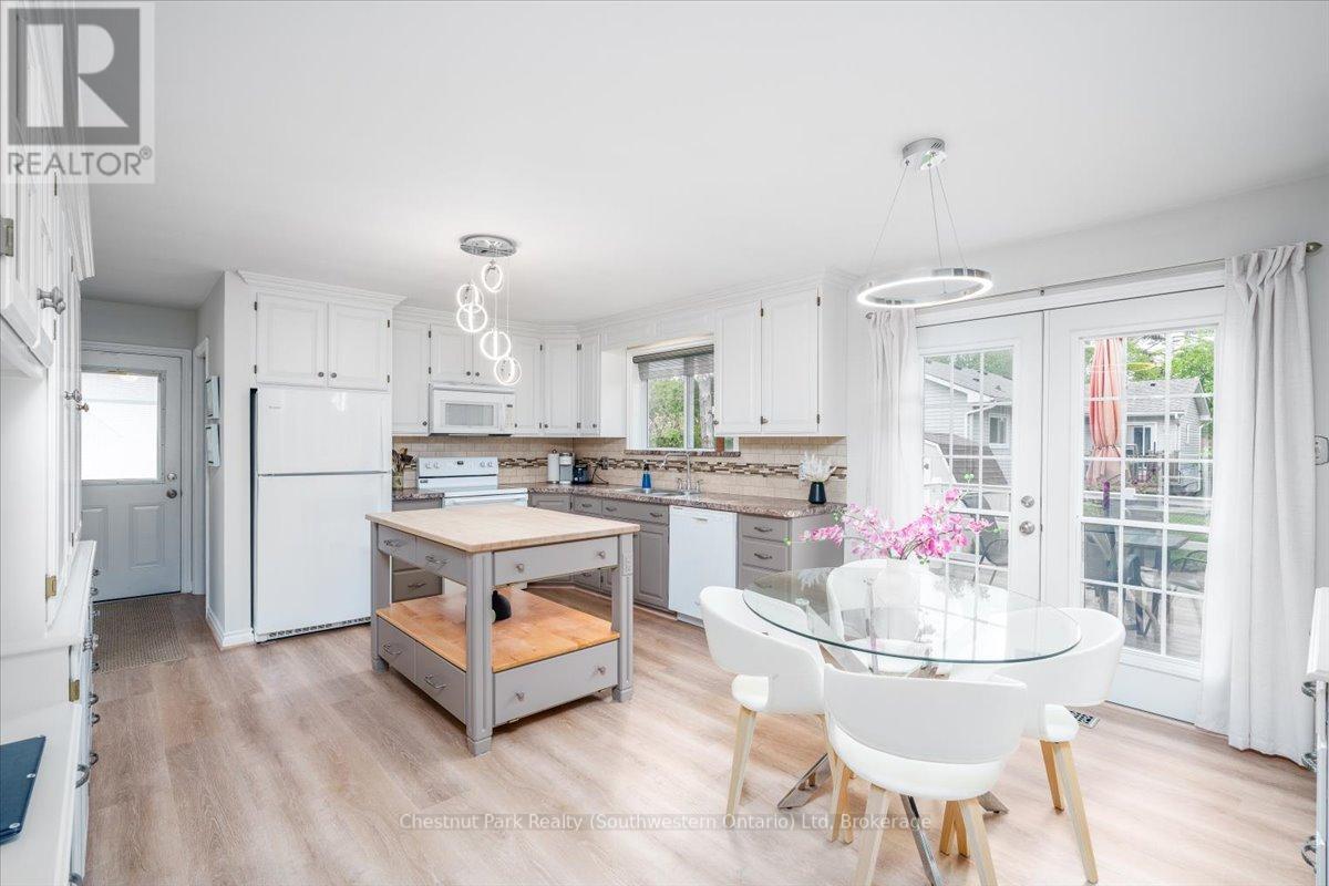31 Sunset Street, East Gwillimbury, Ontario  L9N 1H1 - Photo 19 - N12178655