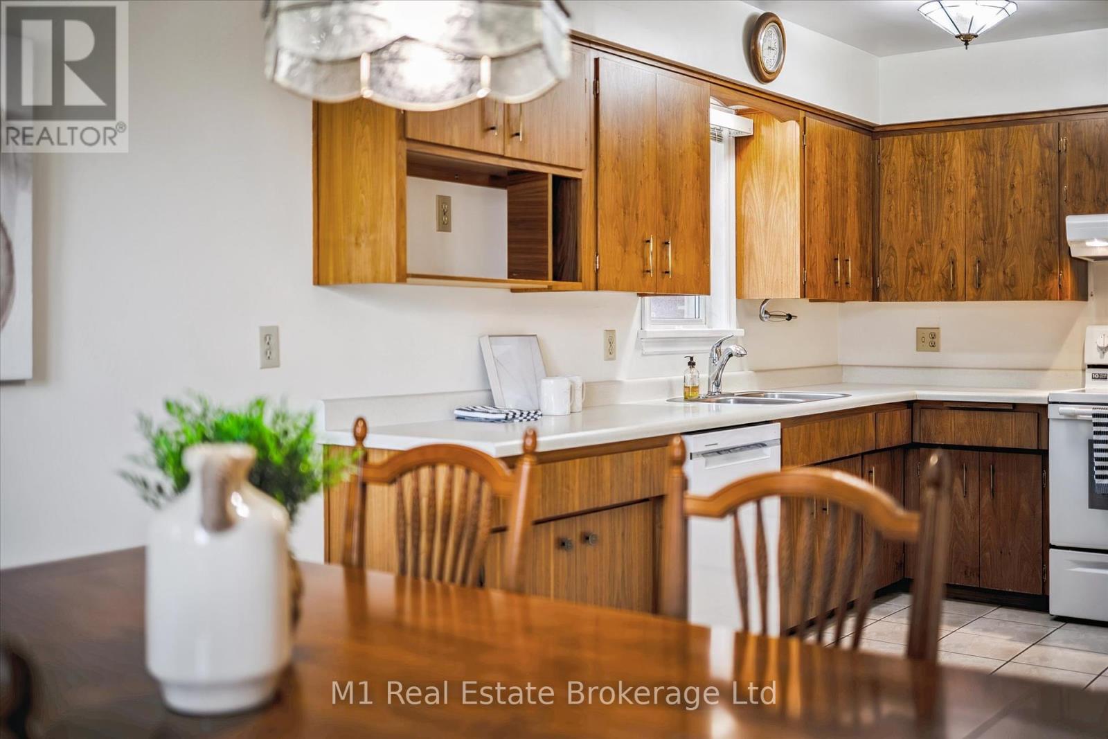 560 Paisley Road, Guelph, Ontario  N1H 2S1 - Photo 19 - X12353276