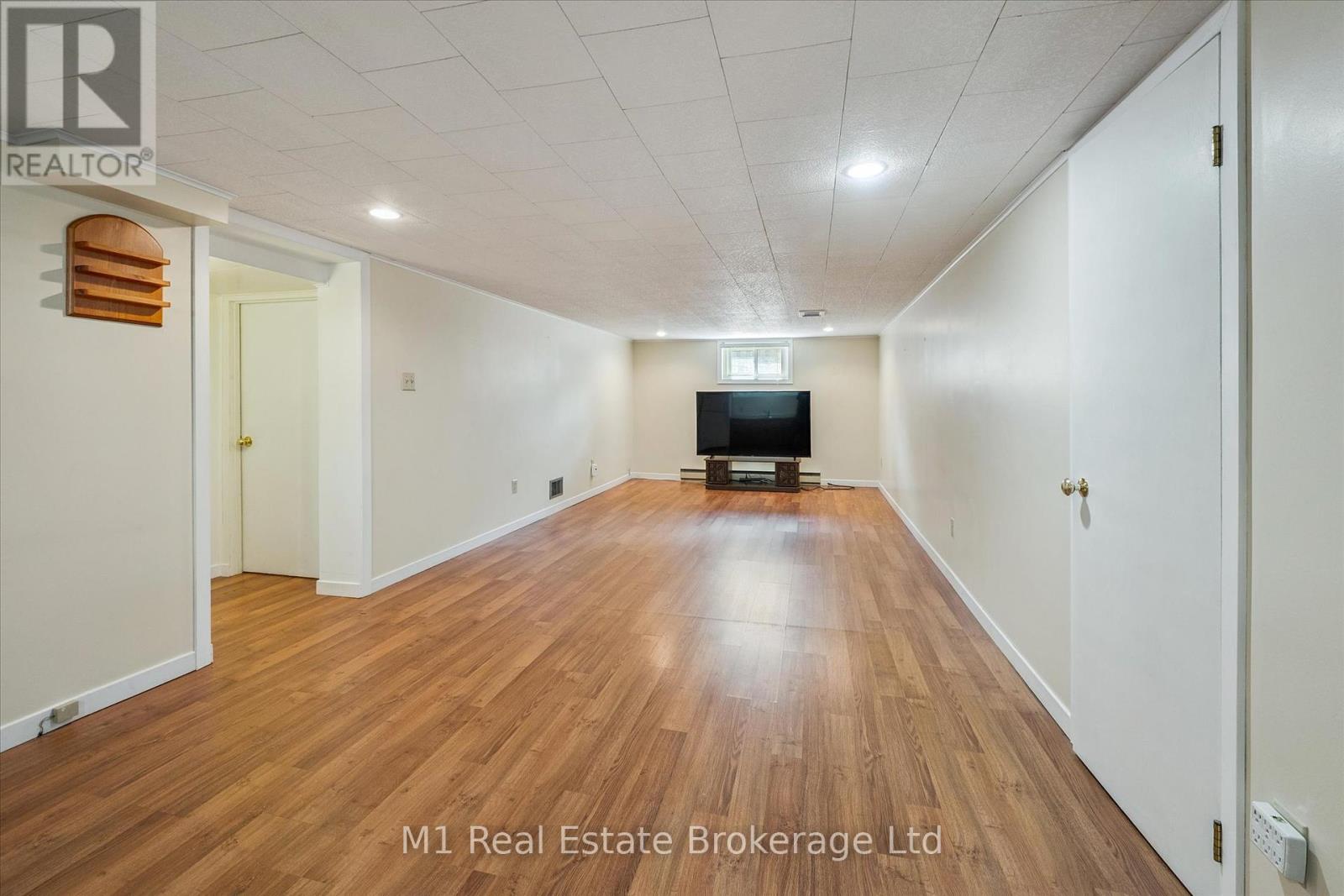 560 Paisley Road, Guelph, Ontario  N1H 2S1 - Photo 37 - X12353276