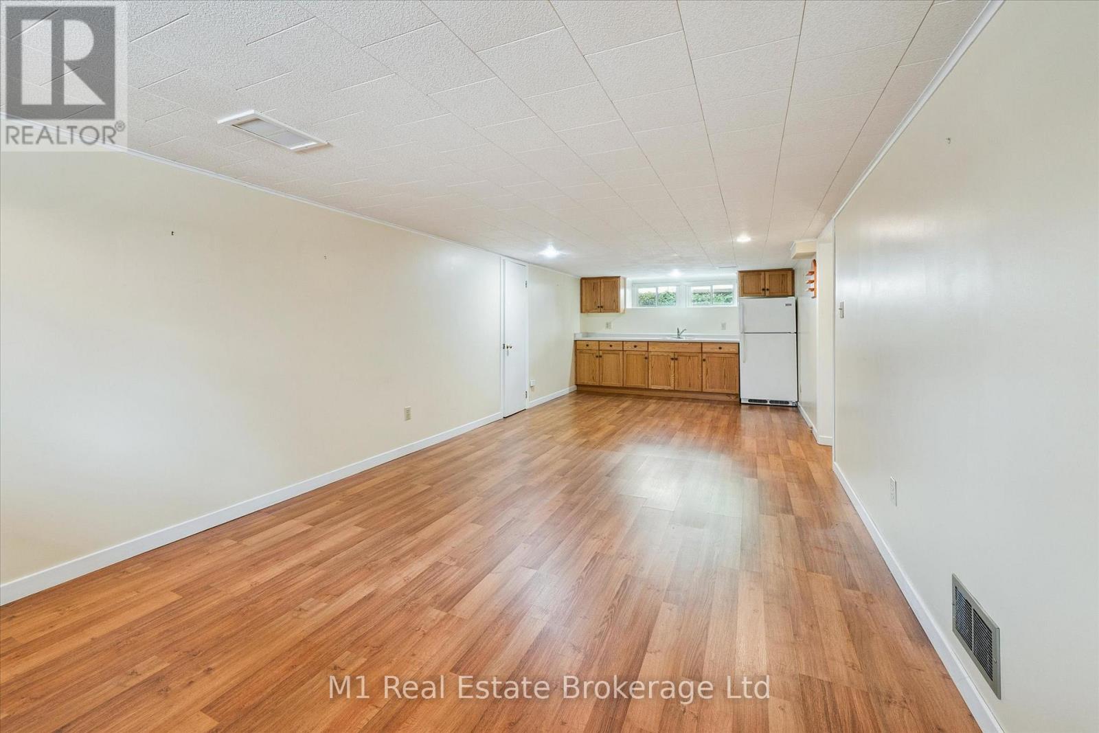 560 Paisley Road, Guelph, Ontario  N1H 2S1 - Photo 38 - X12353276