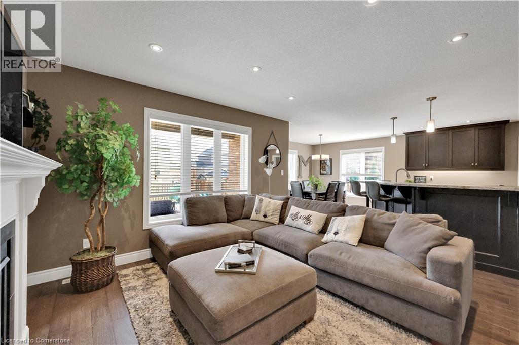 Photo 11 of 44 for 5 Oliver Crescent